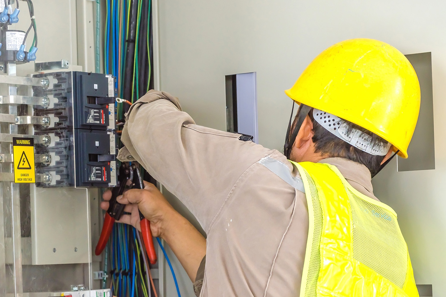 RMS Pros offers advanced HVAC control systems designed to enhance energy efficiency, performance, and reliability for commercial and industrial businesses. Our solutions include automation, load calculations, and real-time controls.